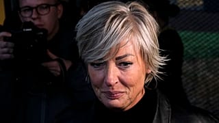 Eine Frau, die einige ihrer Angehörigen bei dem Absturz der MH17 2014 verloren hatte