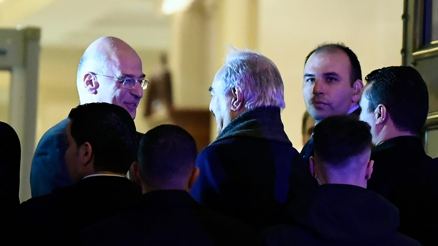 Dendias, 2019'da General Hafter ile bir araya gelirken.