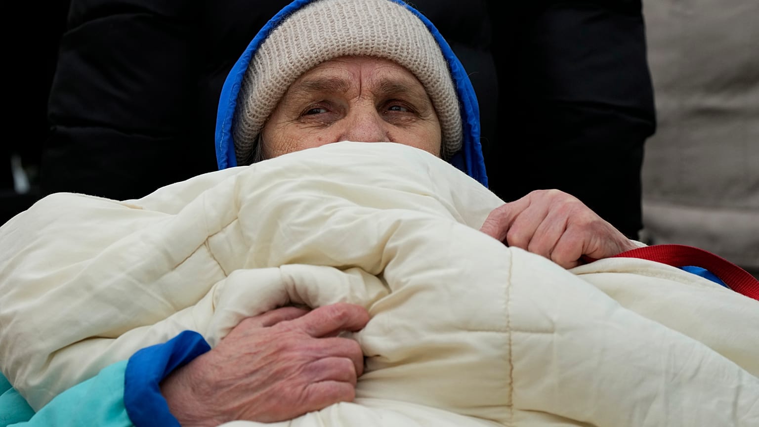 La falta de energía se produce cuando empieza a nevar en Kiev y en otras ciudades de Ucrania. Pero algunos en la capital siguen mostrando una gran resiliencia.