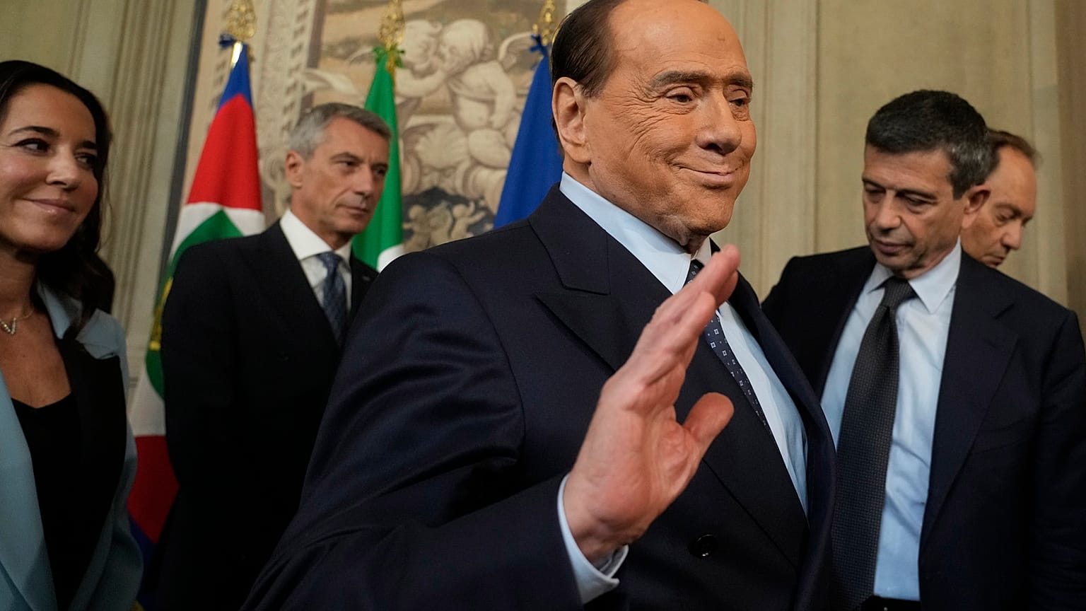 Silvio Berlusconi waves as he leaves the Quirinal Palace. 21 October 2022.