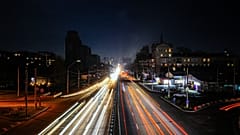 بخش‌هایی از کی‌یف پایتخت اوکراین در پی حملات تازه روسیه به خاموشی فرو رفت