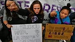Una protesta contra la violencia sexual machista, en Pamplona, norte de España