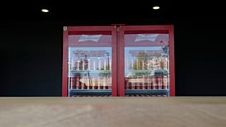 Bar instalado en las cercanías de un estadio de fútbol en Catar.