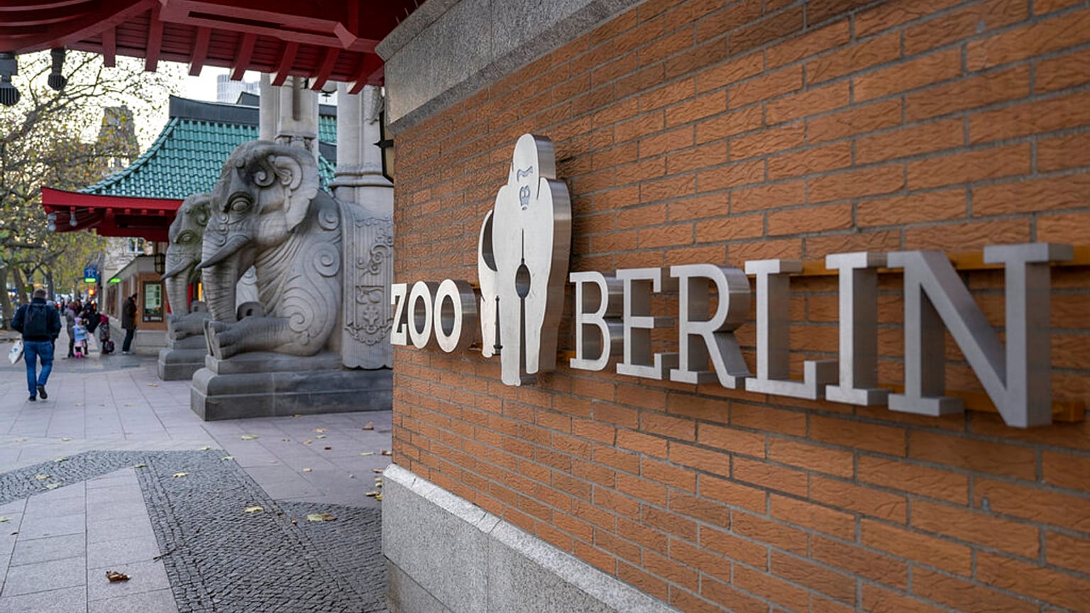 Acceso a las instalaciones del zoo de Berlín (Alemania).