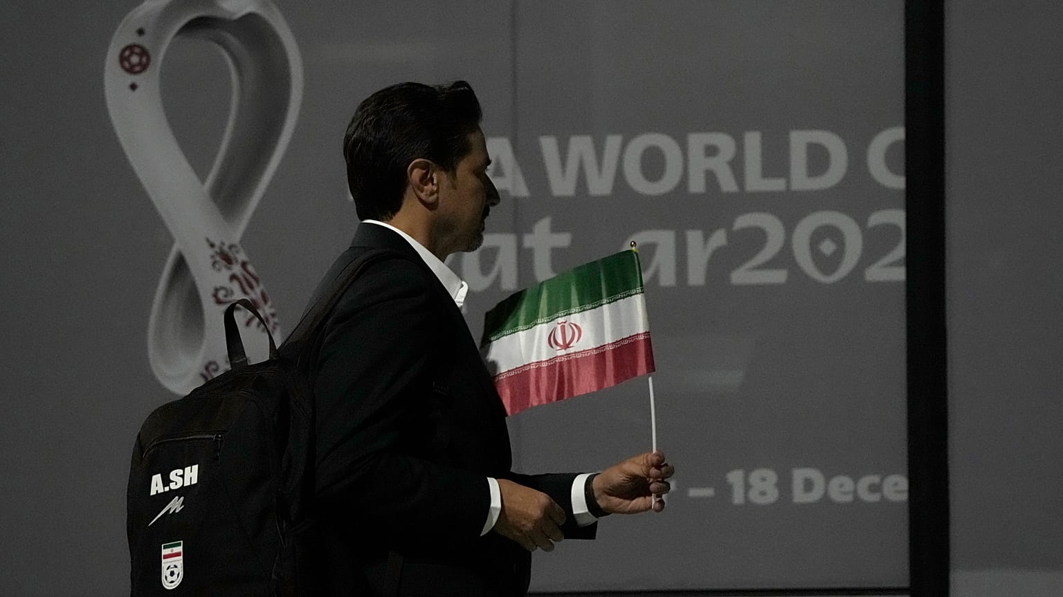 أحد أعضاء المنتخب الإيراني في الدوحة 