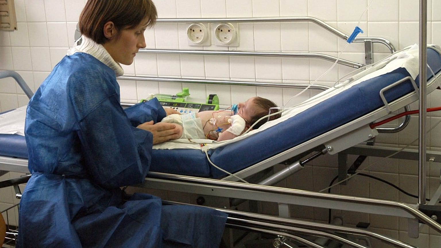 Kleinkind wegen Bronchiolitis auf der Notaufnahme in Frankreich - Archiv