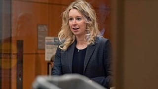 Aufstieg und Absturz der Ex-Starunternehmerin Elizabeth Holmes, die für 11 Jahre hinter Gitter muss