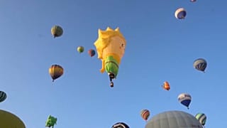 Hőlégballonok Leon egén. 