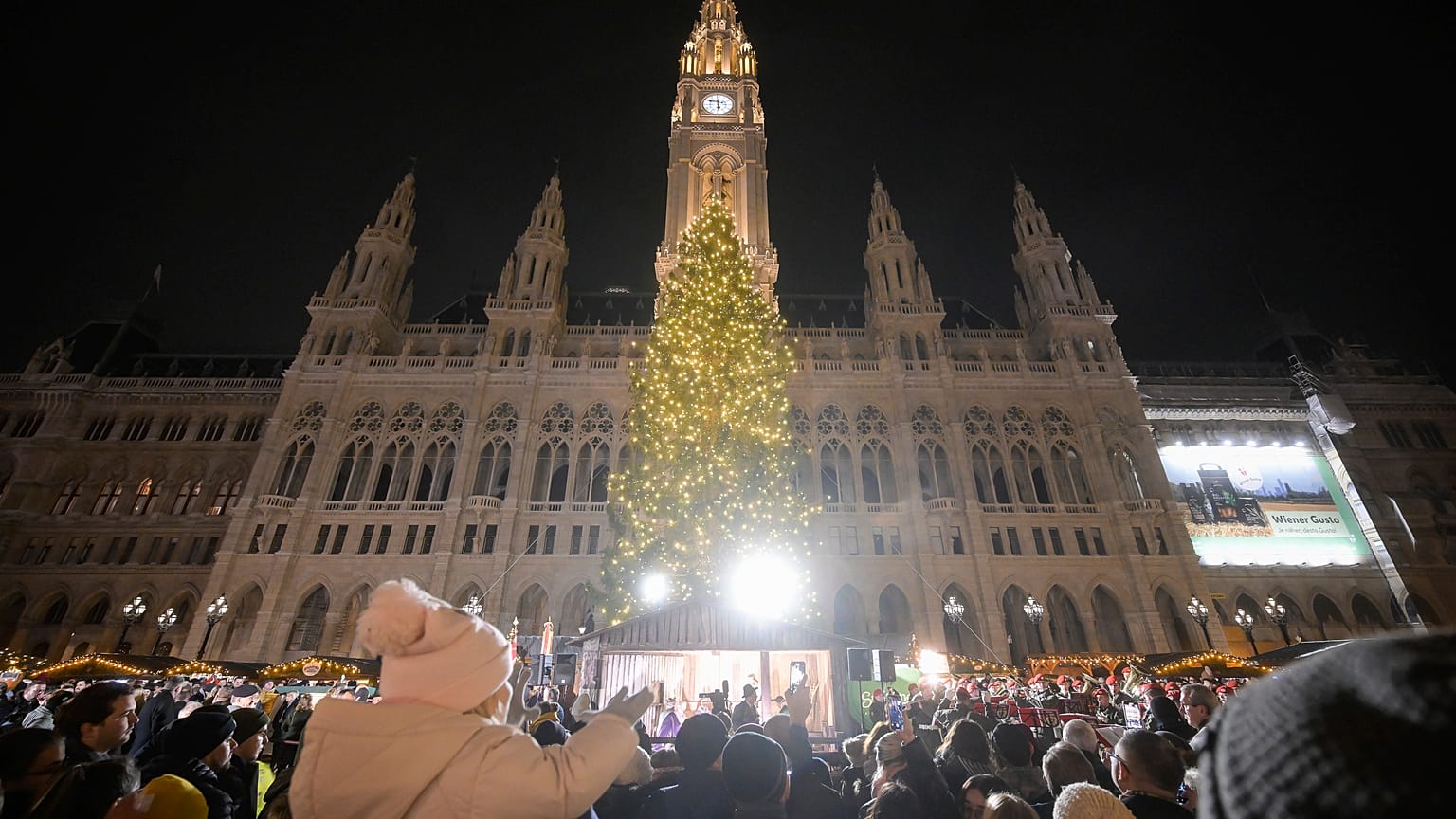 Megnyílt a karácsonyi vásár Bécsben, 2022. november 19-én