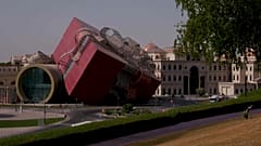 Centro comercial destinado ao público infantil, em forma de embrulho, Qatar