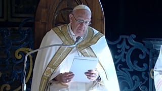 Le pape François à la cathédrale d'Asti, en Italie.
