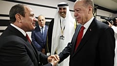 الرئيسان التركي رجب طيب إردوغان والمصري عبد الفتاح السيسي في قطر 