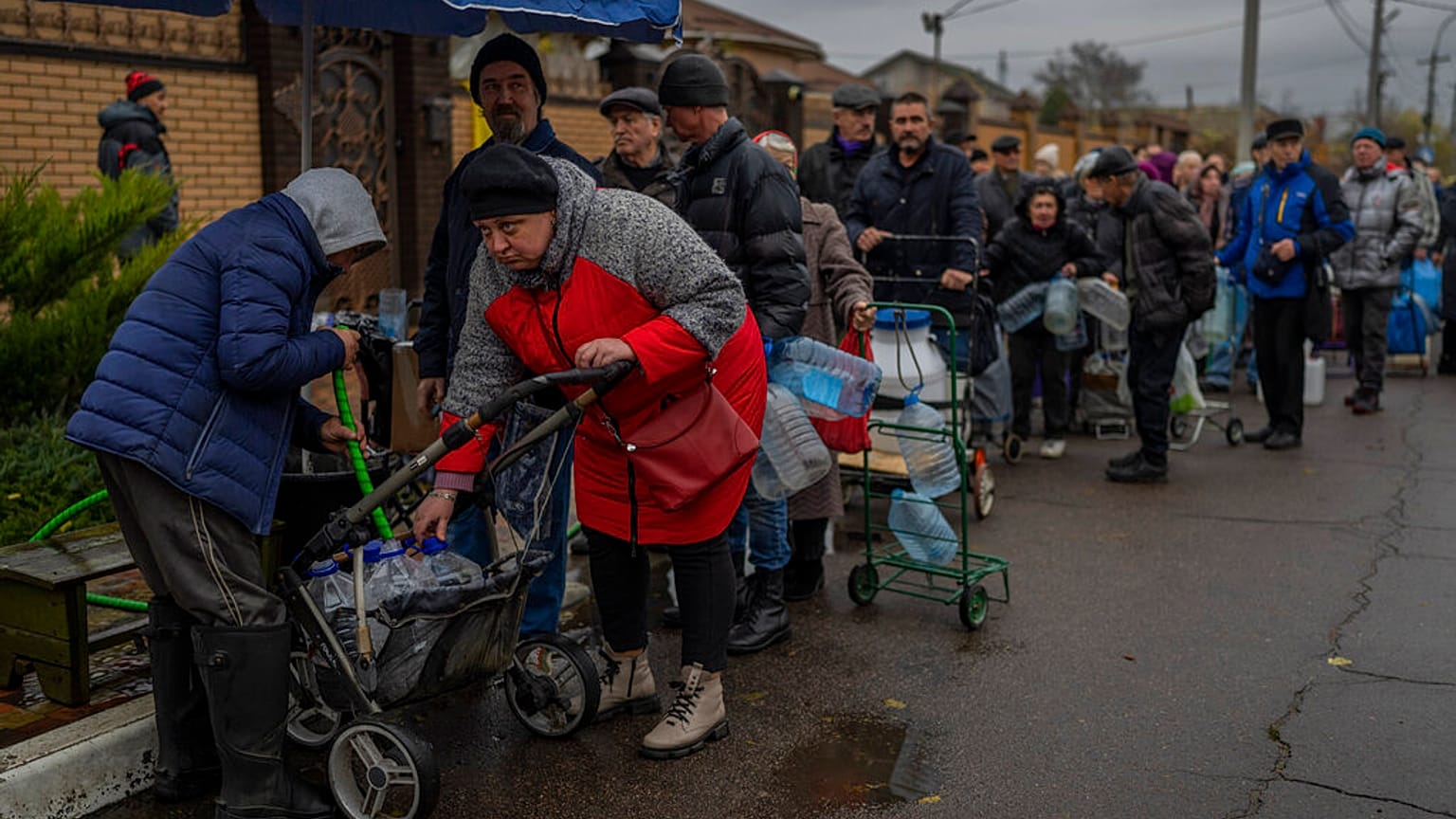 Dopo nove mesi di occupazione Kherson torna a vivere nell'ordinario