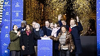 Cerimónia de lançamento de luzes de Natal em Paris