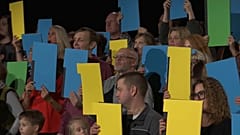 Каждый участник перформанса представляет 1% населения эстонской Нарвы.