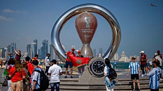 مشجعو كرة القدم على كورنيش الدوحة، قطر، الاثنين 21 نوفمبر 2022