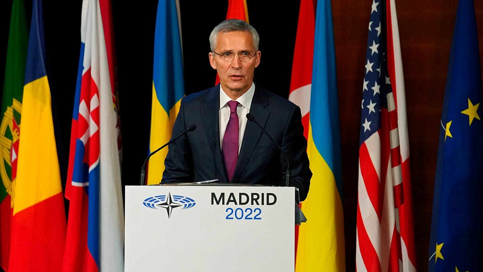 Jens Stoltenberg, secretario general de la OTAN. en la tribuna de la Asamblea Parlamentaria de la OTAN, Madrid, España 21/11/2022