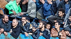 Μετανάστες πάνω σε αλιευτικό σκάφος που ρυμουλκήθηκε στην Παλαιοχώρα Χανίων 