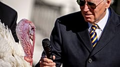 US-Präsident Biden begnadigt die Truthähne Chocolate und Chip vor Thanksgiving