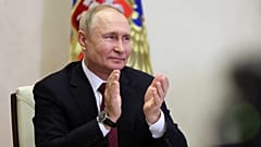 Rusya Devlet Başkanı Vladimir Putin nükleer enerjiyle çalışan buzkıran gemisinin denize indirilmesini alkışladı