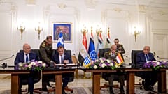 Ο Νίκος Δένδιας και ο Νικόλαος Παναγιωτόπουλος, κατά τη διάρκεια της Υπογραφής Μνημονίου Συνεργασίας στο Κάιρο