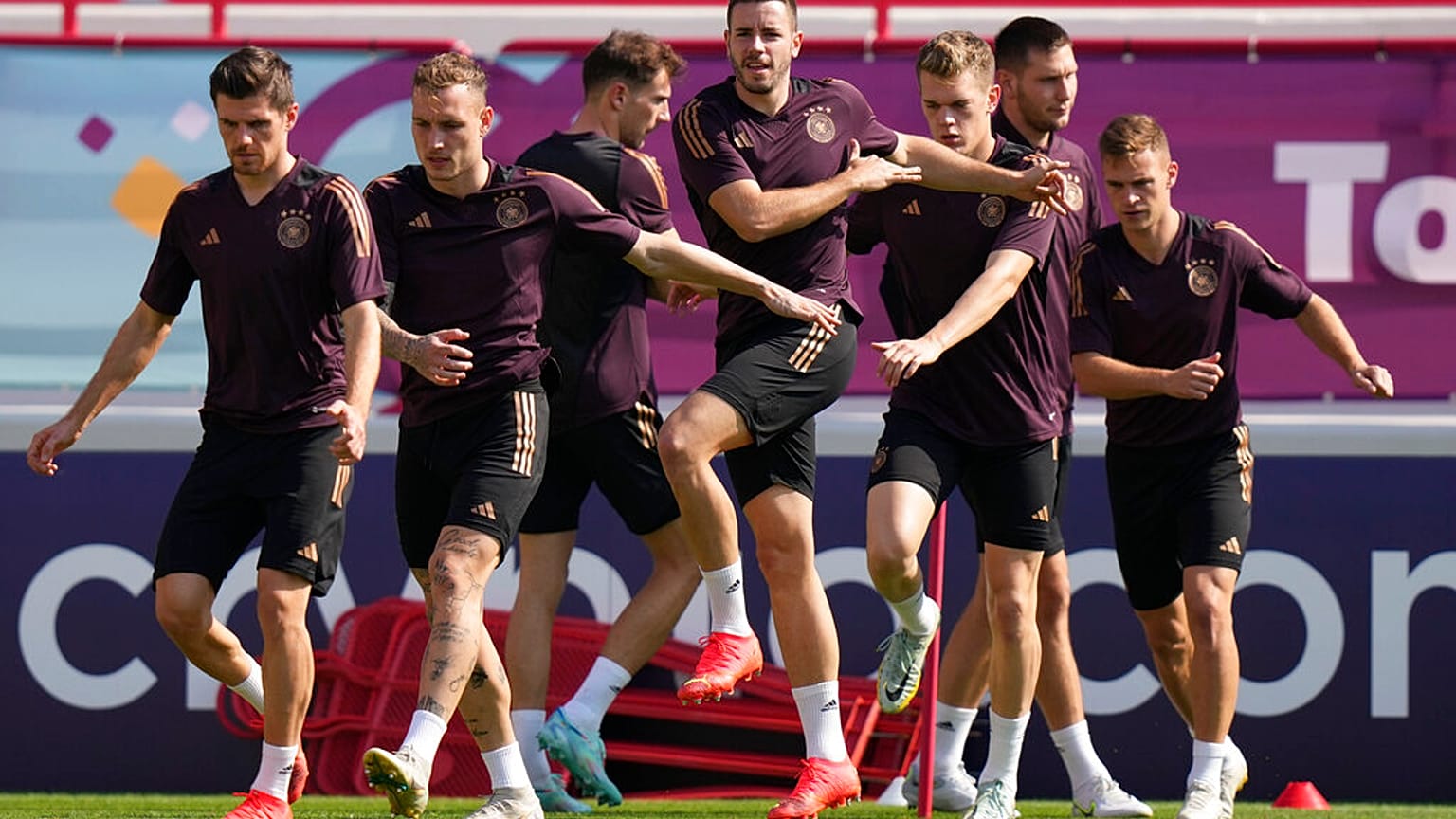 Die Fußball-Nationalmannschaft aus Deutschland beim Training in Katar
