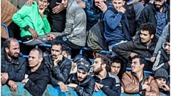 مهاجرون كانوا على متن مركب صيد جرفته المياه قبالة سواحل تكريت