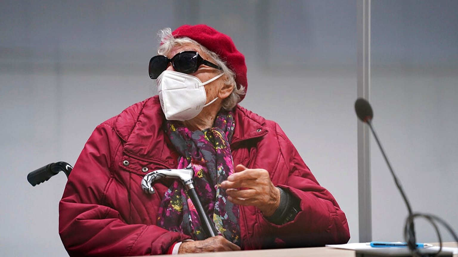 Stutthof Nazi kampında 143-1945 yıllarında sekreterlik yapan Irmgard Furchner 97 yaşındaki yargı önünde