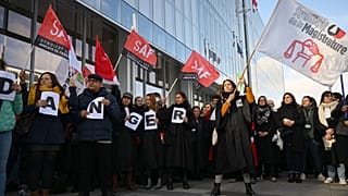 Манифестация французских юристов перед зданием Верховного суда в Париже
