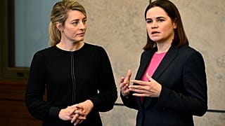 Министр иностранных дел Канады Мелани Жоли и Светлана Тихановская в Оттаве, 22 ноября 2022 г.
