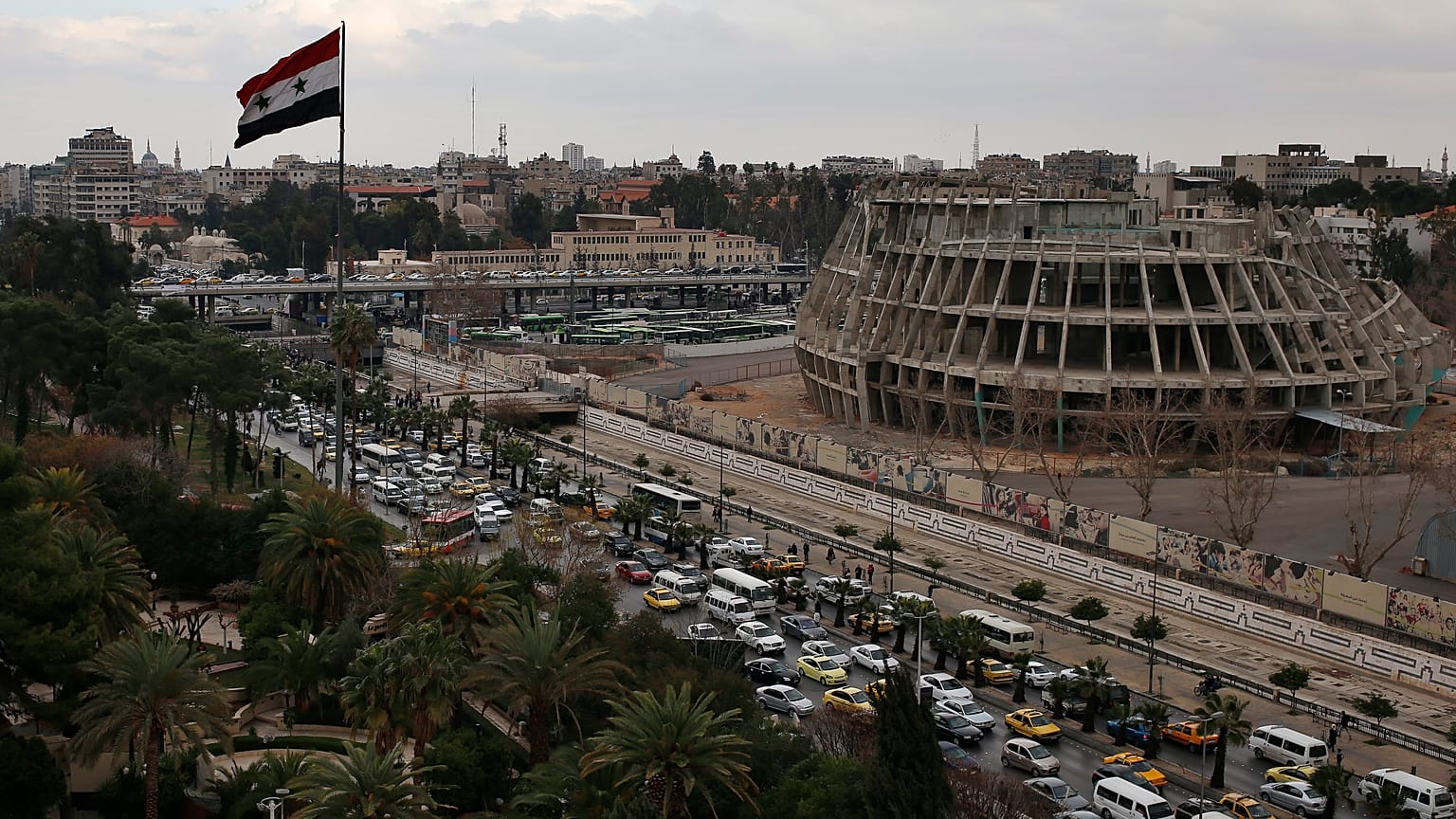 الحرس الثوري الإيراني يتهم إسرائيل باغتيال أحد أفراده في دمشق.