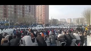 احتجاجات في أكبر مصنع آيفون في الصين