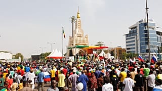 Une manifestation pro-junte et pro-Russie le 13 mai 2022 à Bamako