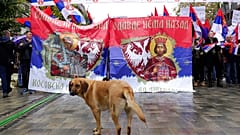 Tausende kosovo-serbische Frauen gingen auf Straßen von Mitrovica und forderten "Frieden und Vernunft" von Belgrad und Pristina.  