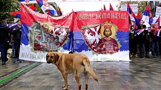 Tausende kosovo-serbische Frauen gingen auf Straßen von Mitrovica und forderten "Frieden und Vernunft" von Belgrad und Pristina.