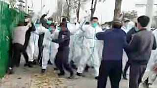 Captura de uno de los vídeos filtrados desde en interior de la planta de Zhengzhou, China