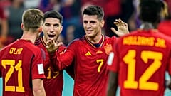 Ein zufriedenes spanisches Team bei der WM in Katar