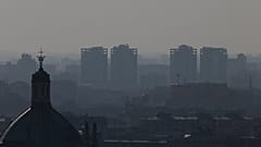 Смог над Миланом, Италия