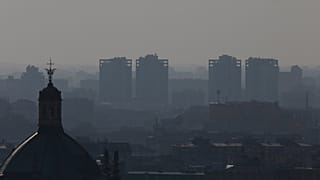 Смог над Миланом, Италия