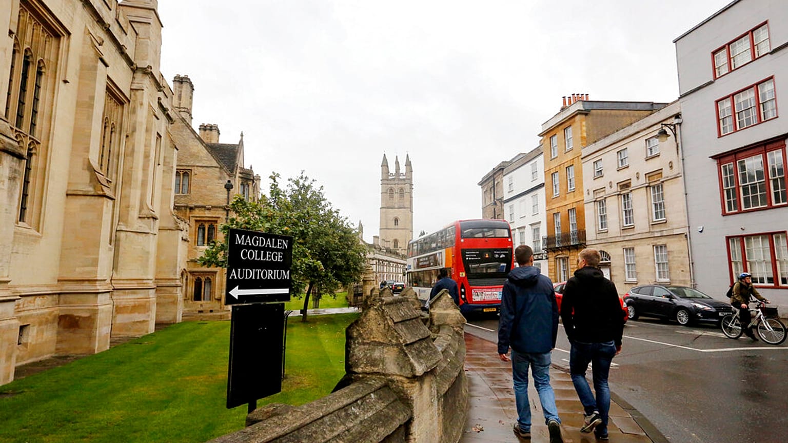 Dünyanın en iyi üniversiteleri arasında ilk sırada yer alan Oxford Üniversitesi personeli de greve katılıyor