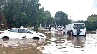أمطار غزيرة في السعودية تتسبب بوفاة شخصين وتعليق الدراسة وإغلاق طرق
