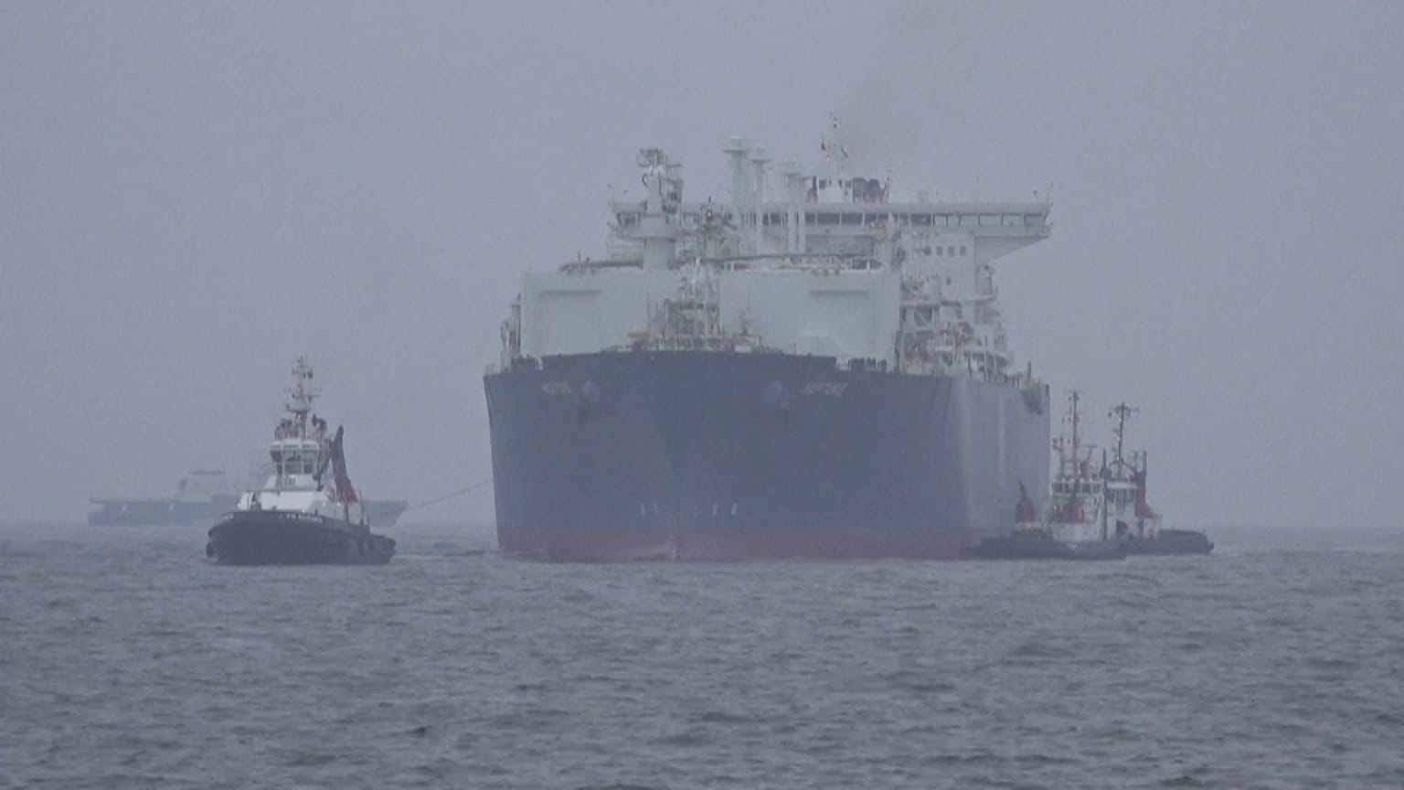 El Neptune llega al puerto de Mukran