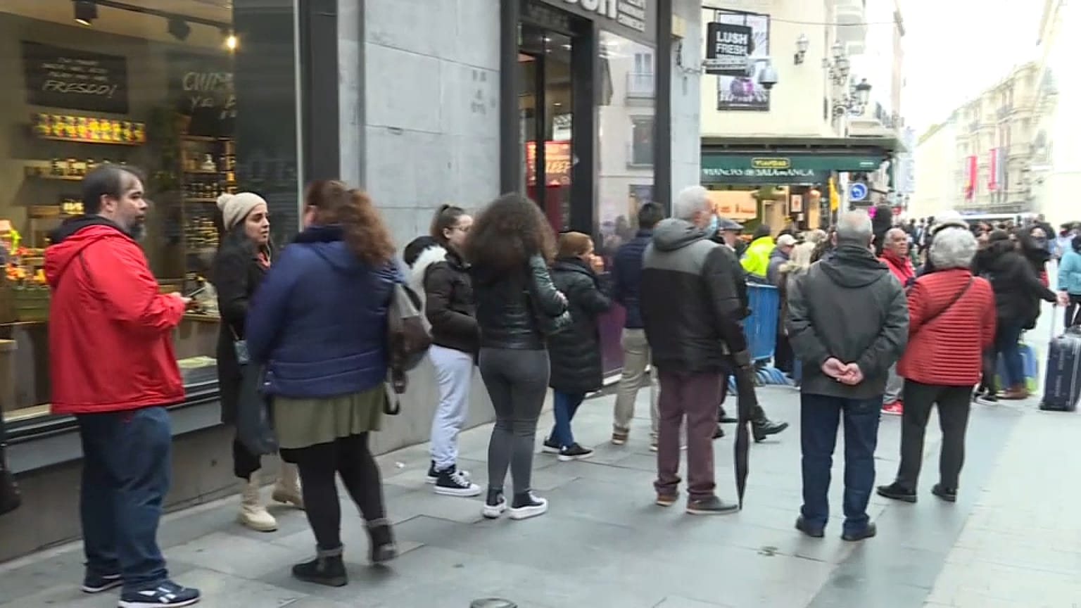 Colas delante de Doña Manolita, Madrid, España 24/11/2022