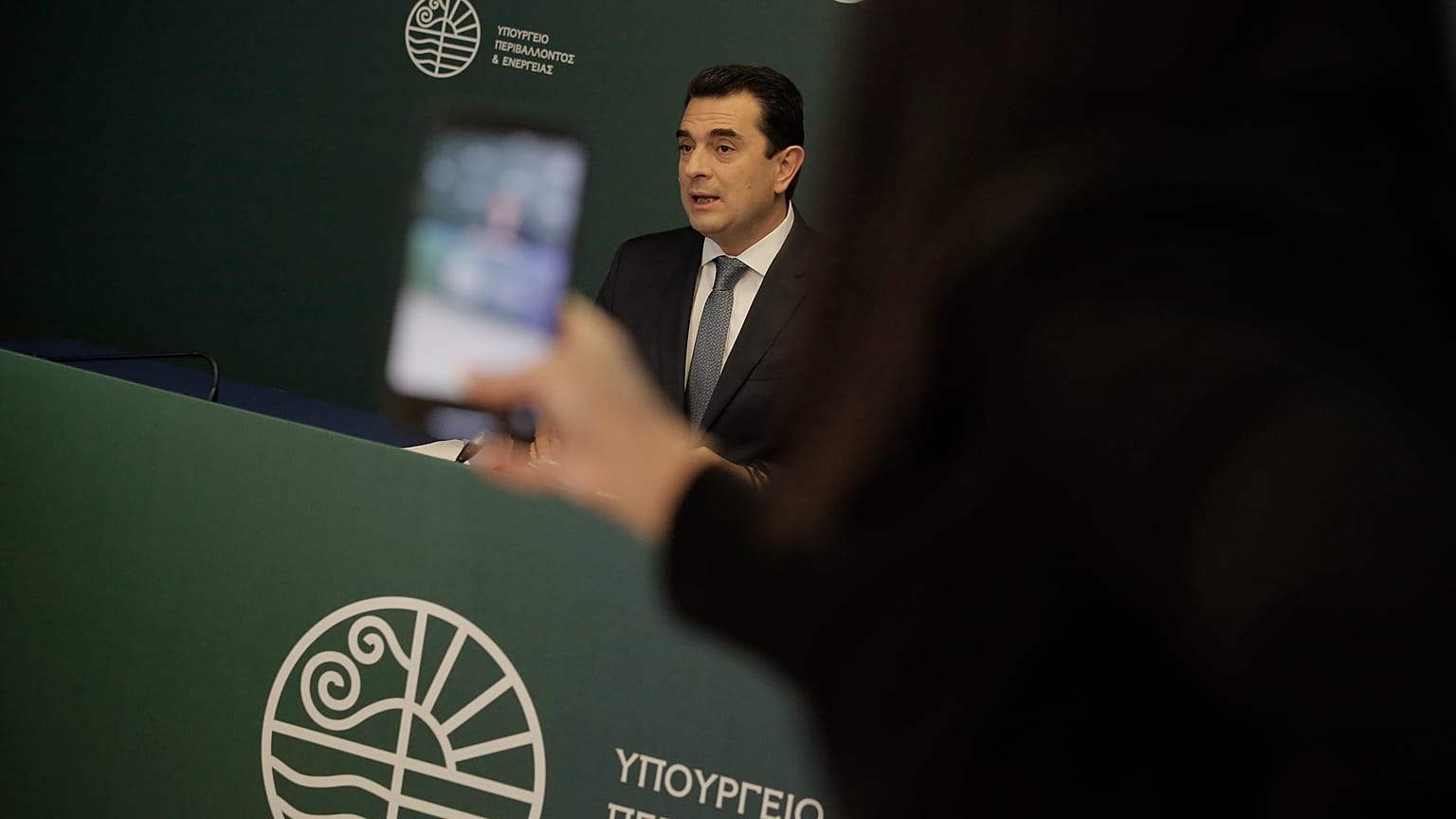 Ο υπουργός Περιβάλλοντος και Ενέργειας Κώστας Σκρέκας ανακοινώνει τις τιμές των επιδοτήσεων στην ενέργεια για τον μήνα Δεκέμβριο