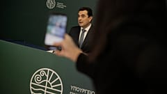 Ο υπουργός Περιβάλλοντος και Ενέργειας Κώστας Σκρέκας ανακοινώνει τις τιμές των επιδοτήσεων στην ενέργεια για τον μήνα Δεκέμβριο