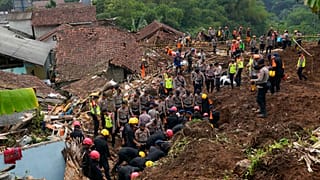 Endonezya'da 21 Kasım'da meydana gelen depremin ardından arama kurtarma faaliyetleri devam ediyor