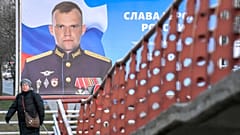 Плакат, прославляющий российских солдат, на улице Санкт-Петербурга (23 ноября 2022 года)