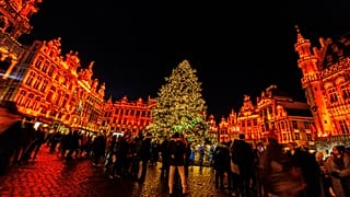 Karácsonyi készülődés a brüsszeli Grand Place-on