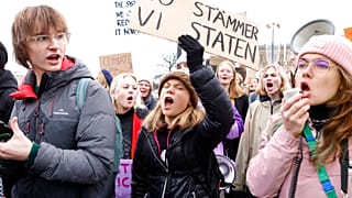 "Jetzt rechnen wir mit den Staaten ab", steht auf dem Schild Greta Thunbergs bei einem Protest in Stockholm am 25. November 2022.
