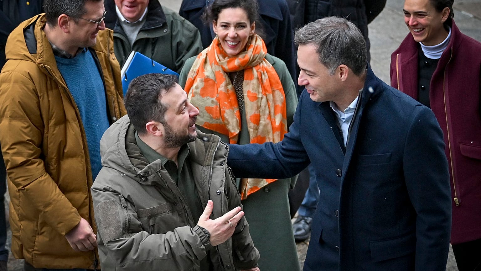 Ukrainian President Volodymyr Zelenskyy, front left, speaks with Belgian Prime Minister Alexander De Croo during their meeting in Kyiv, Ukraine, Saturday, Nov. 26, 2022.